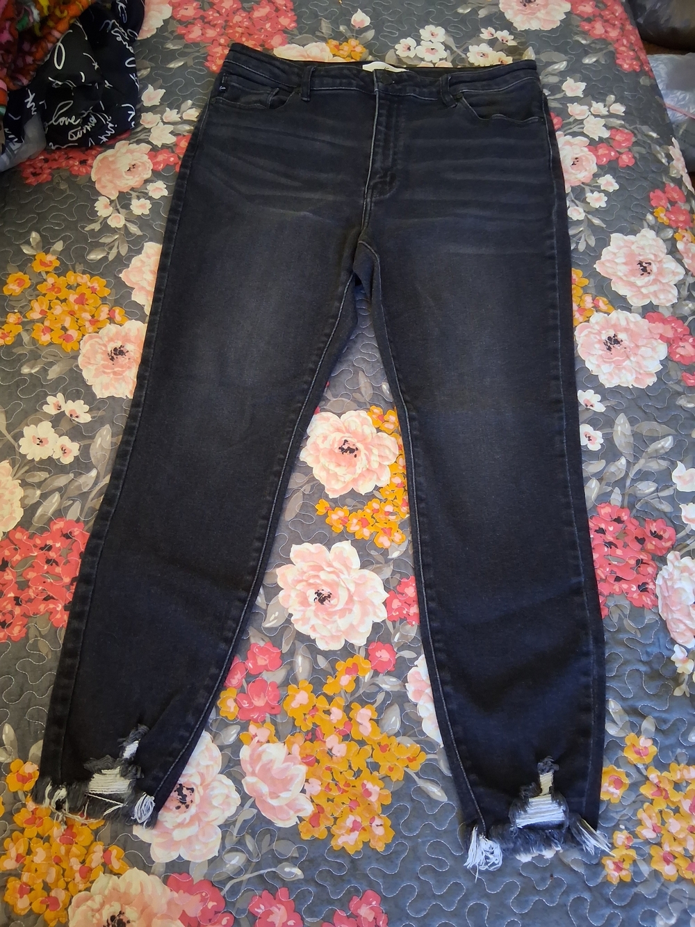 Women’s Black Skinny Jeans with Distressed Hem